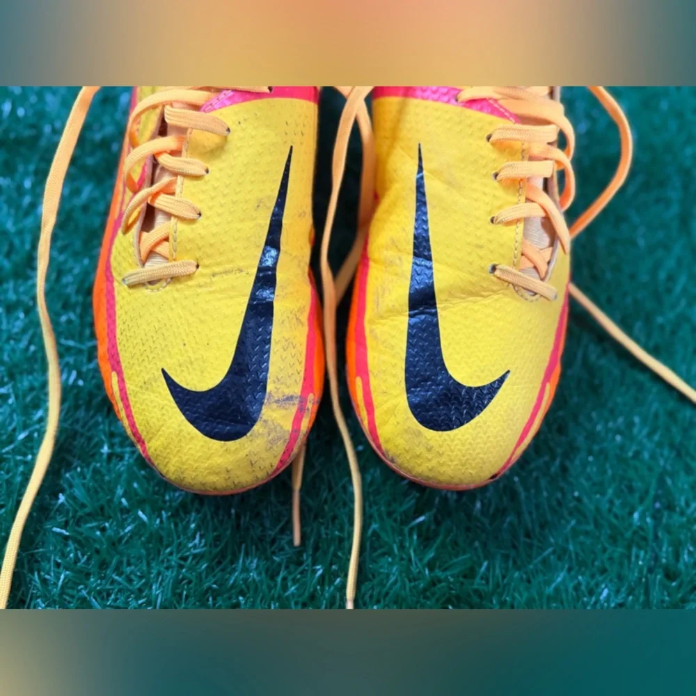Nike Kids‎ Yellow Soccer Shoes Size 5Y